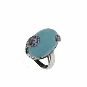 Blauer Ring mit Edelsteinen