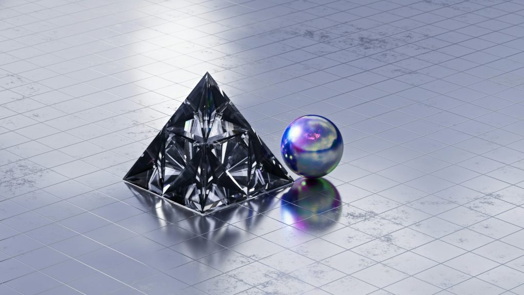 Una pirámide y una esfera reflejan la luz maravillosamente.